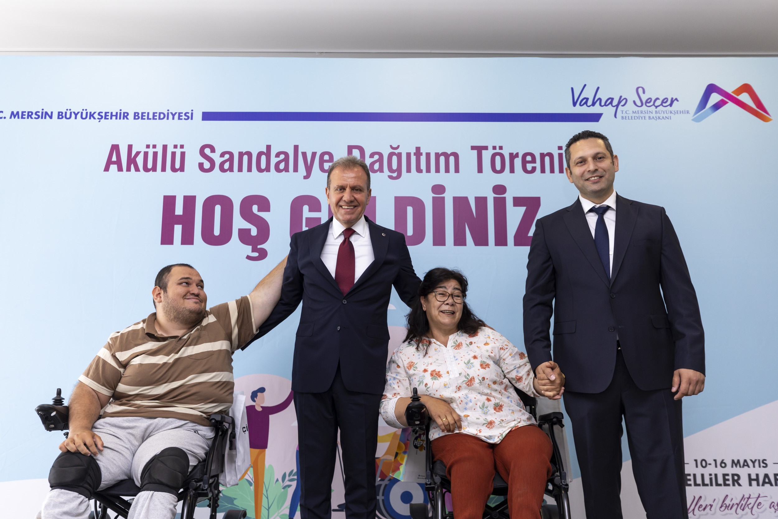 50 özel gereksinimli bireye akülü sandalye