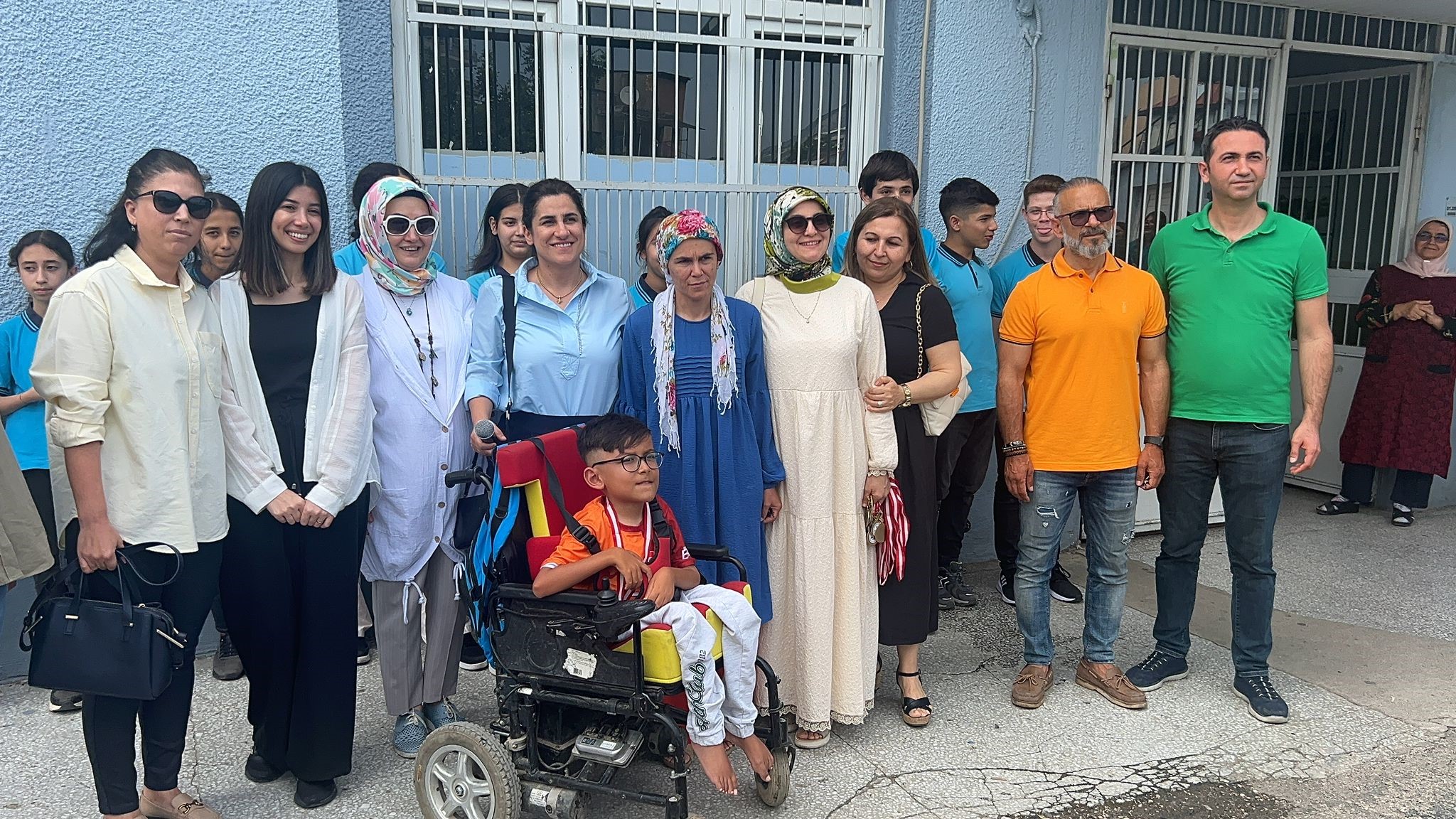 SMA ve skolyoz hastası öğrenci