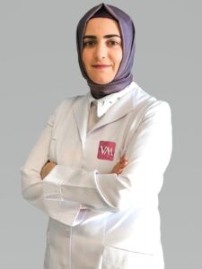 Kış aylarında cilt lekelei tedavisi daha uygun. Leke tedavilerinin kışın uygulanmasının daha uygun olacağını belirten VM Medical Park Gebze Hastanesi Dermatoloj ...