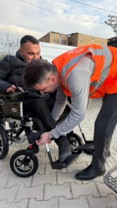 deprem bölgesinde engelli bireylere destek