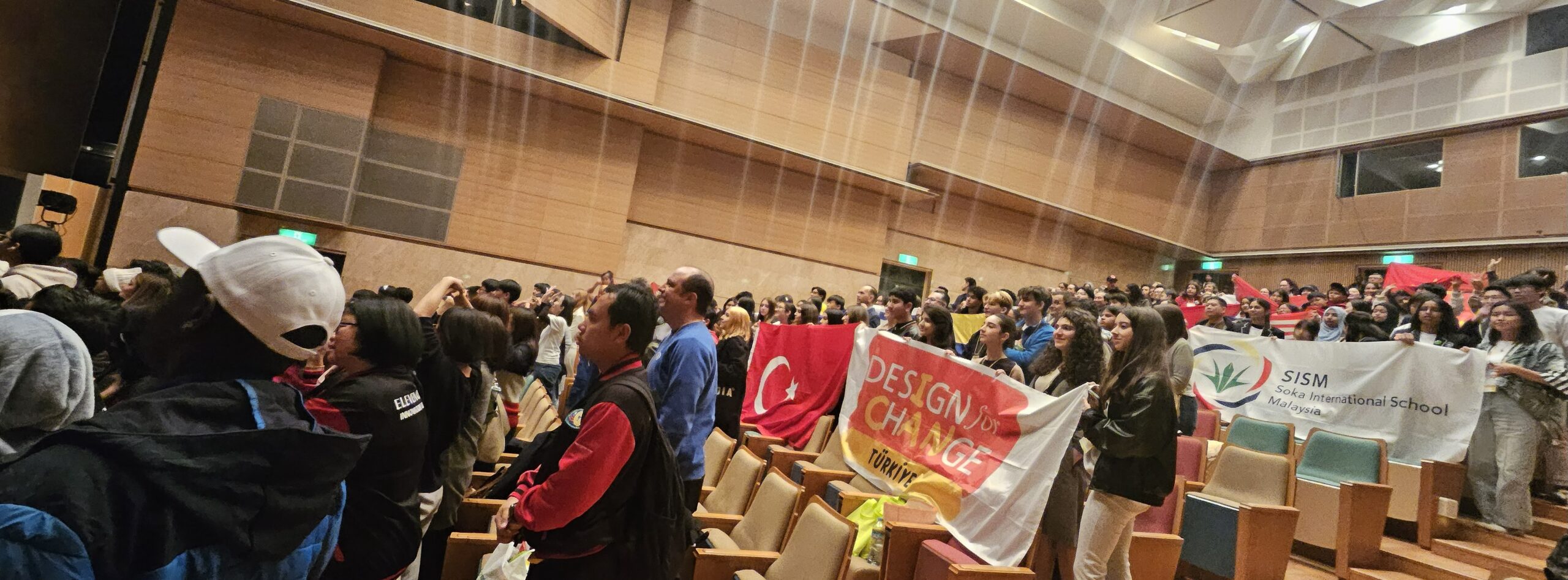 Çocuk liderler Tokyo’da projelerini paylaştı